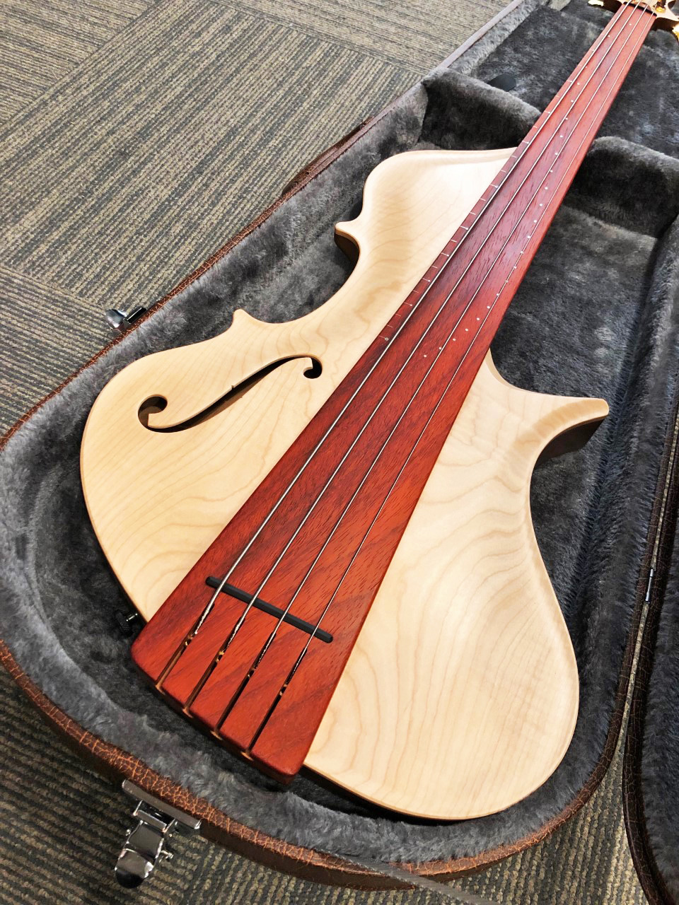 Stradi Sky Fretless 5弦 エレキベース Stradi Sky Fretless 5弦 エレキベース