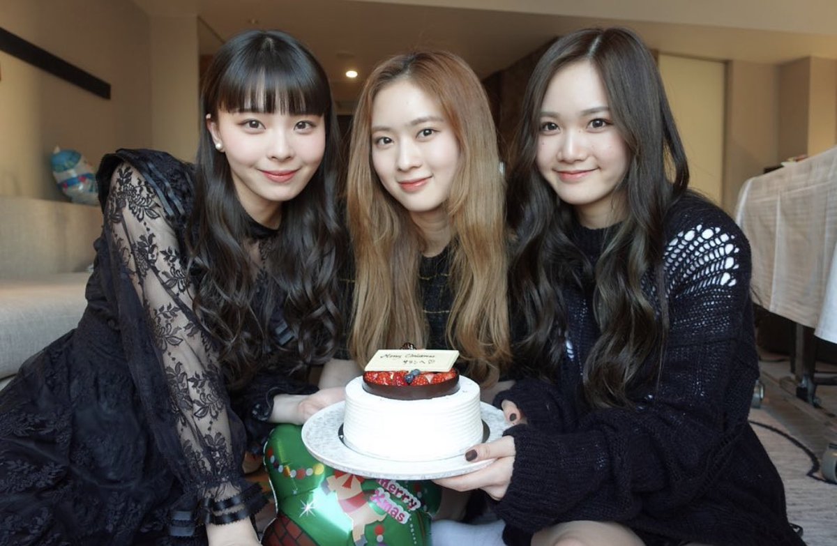 yur9na's tweet photo. ando rinka ig update with yurina and may https://t.co/LXta4Brzxi
