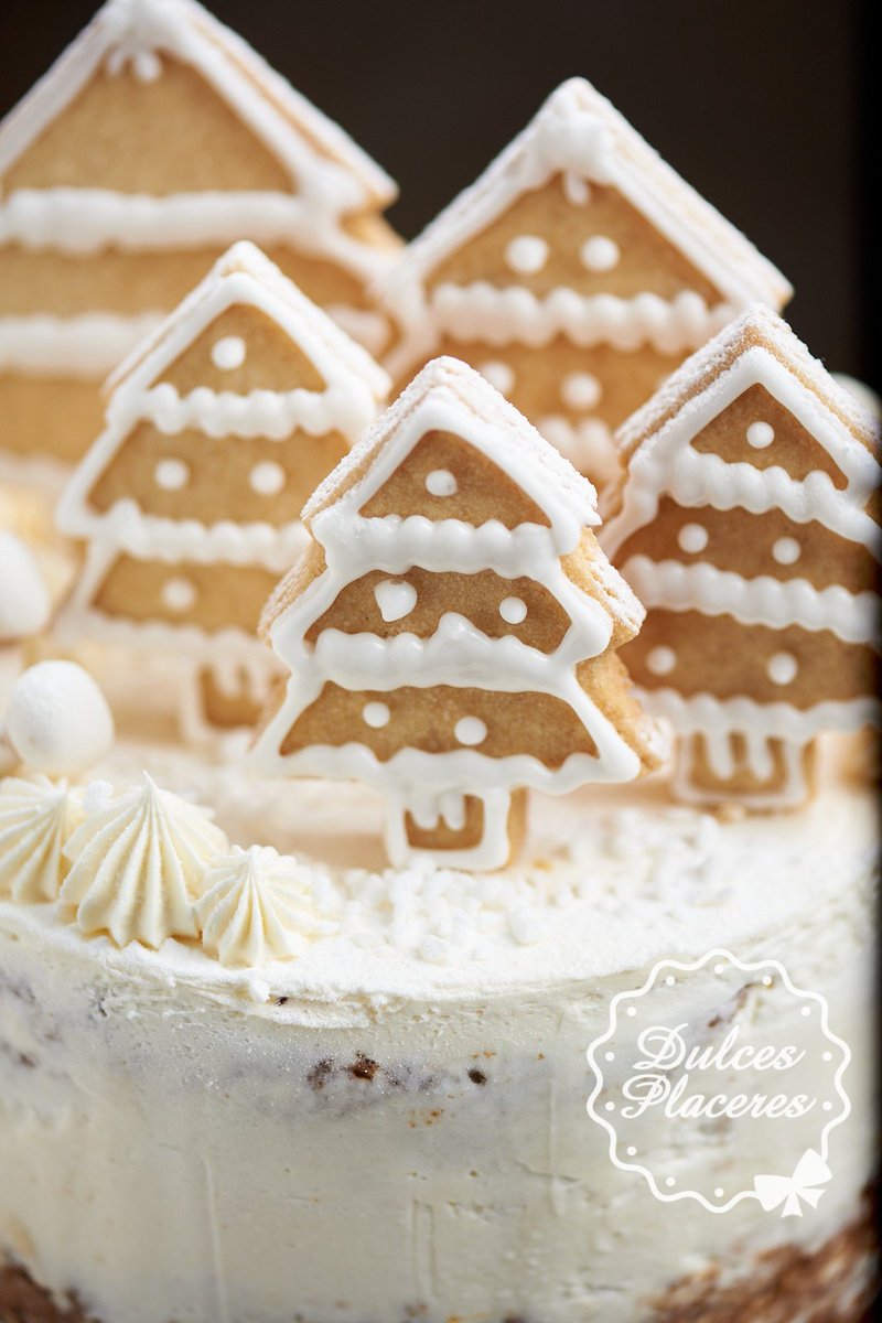 _dulcesplaceres's tweet photo. Navidades blancas como la nieve... o como la #buttercream 😉. Todo el equipo y familia os deseamos unas dulces y felices fiestas 🎄☃️🎅 ¡Acaban de empezar!
#feliznavidad #navidad2021 #nackedcake #momentodulce #dulcesplaceres https://t.co/6NyvFulLzw
