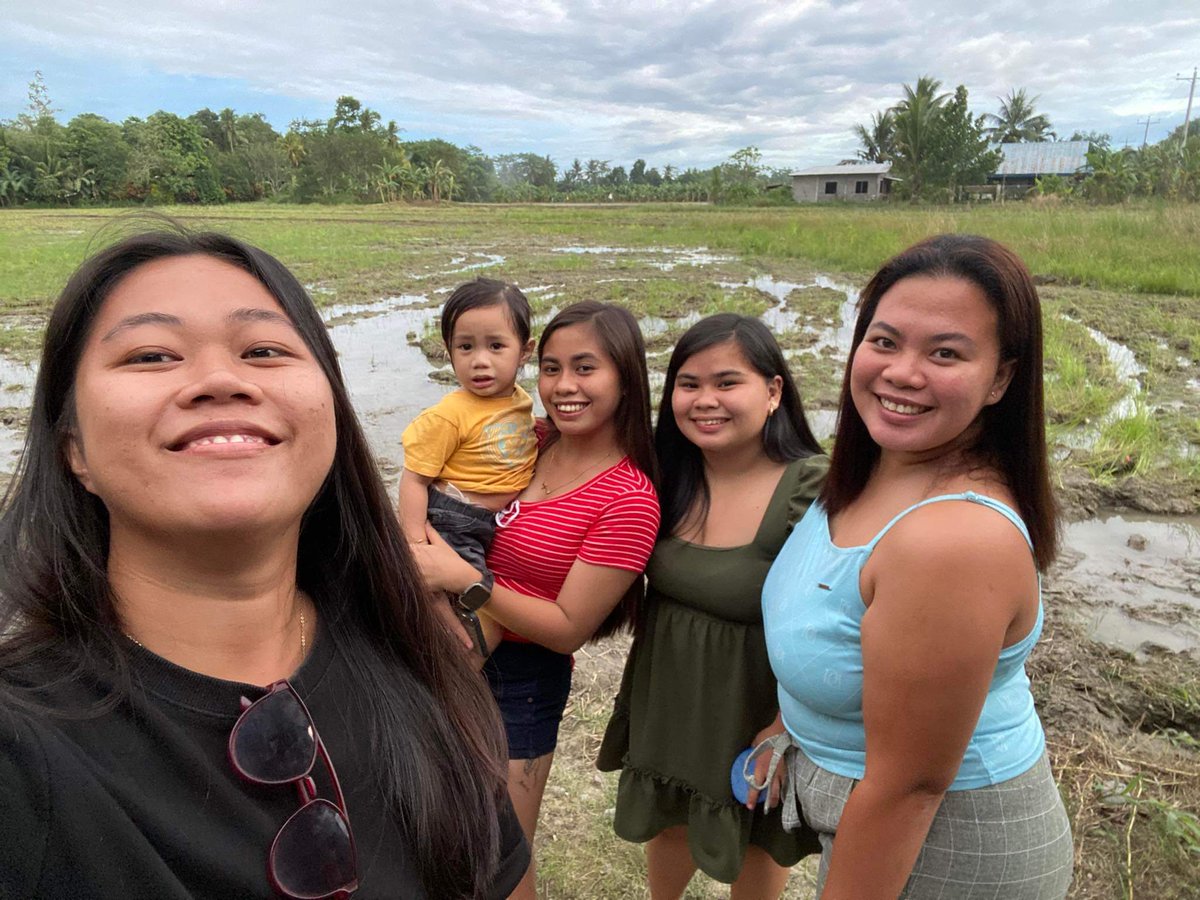 lifewithErlynnn's tweet photo. The bond is still the same and nothing change❤️✨
#HighSchoolBestfriends💕 https://t.co/xmAGXP4sWw