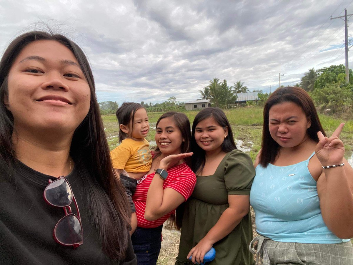 lifewithErlynnn's tweet photo. The bond is still the same and nothing change❤️✨
#HighSchoolBestfriends💕 https://t.co/xmAGXP4sWw