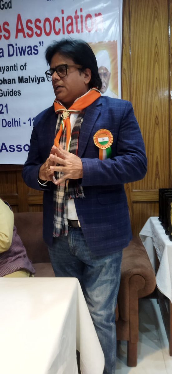 AshokShrivasta6's tweet photo. आज भारत रत्न महामना पंडित #मदन_मोहन_मालवीय जी का जन्मदिन है। मालवीय जी ने हिंदुस्तान स्काउटस और गाइड्स की स्थापना की थी,जिसके कार्यक्रम में आज सम्मिलित होने का सौभाग्य प्राप्त हुया। जो सम्मान मिला वो @SahyogTeam को समर्पित। https://t.co/P0fFaQvM12