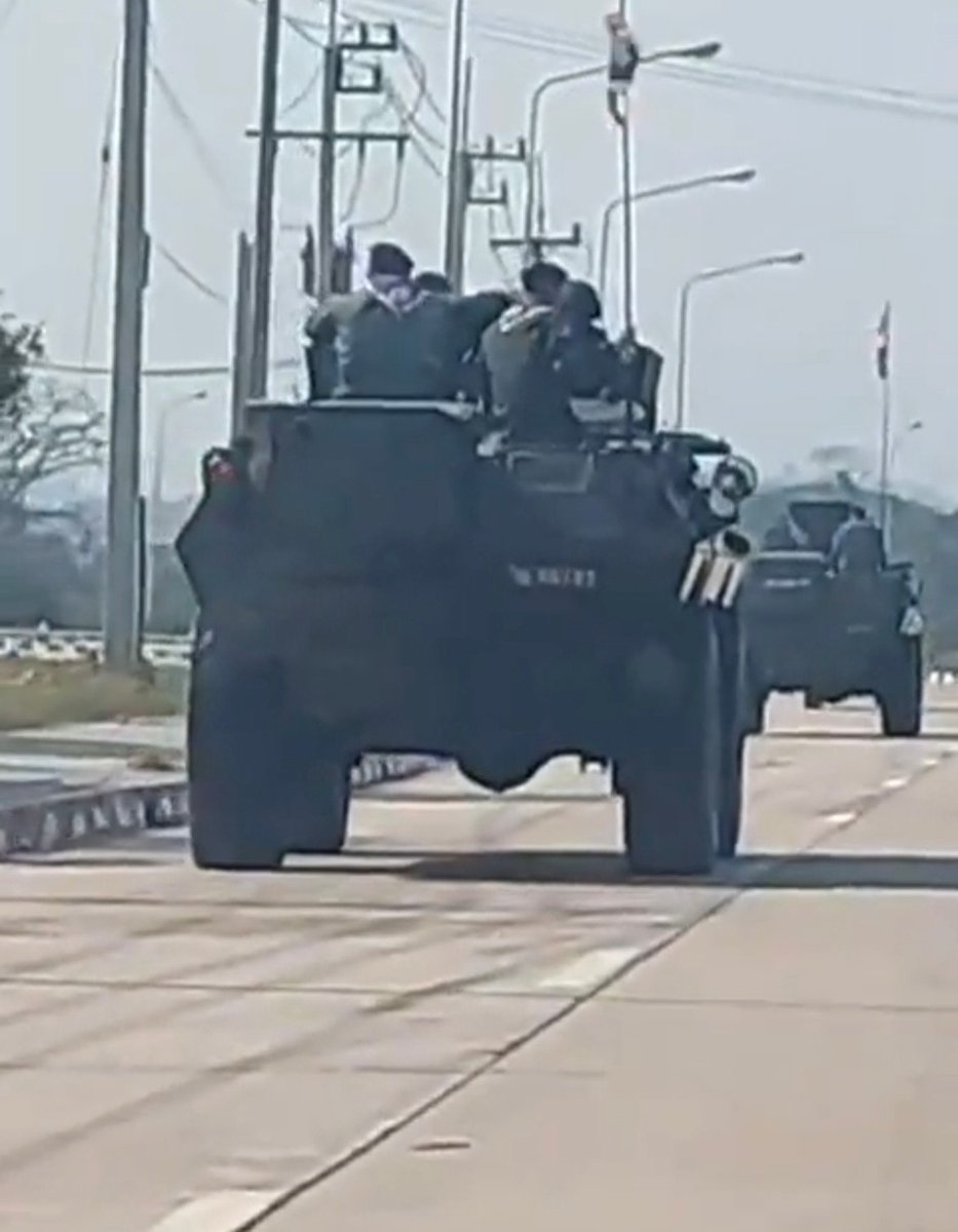 TheChindwin's tweet photo. #BREAKING: Royal Thai Army has sent its troops to Mae Sot, the Thailand-Myanmar border Town after 15 rounds of heavy artillery shelled by Myanmar’s junta landed on Mae Sot - the border Town, destroying residential properties. 

Photo/Zaymyo via Ye Min https://t.co/dXZXxiFG1v