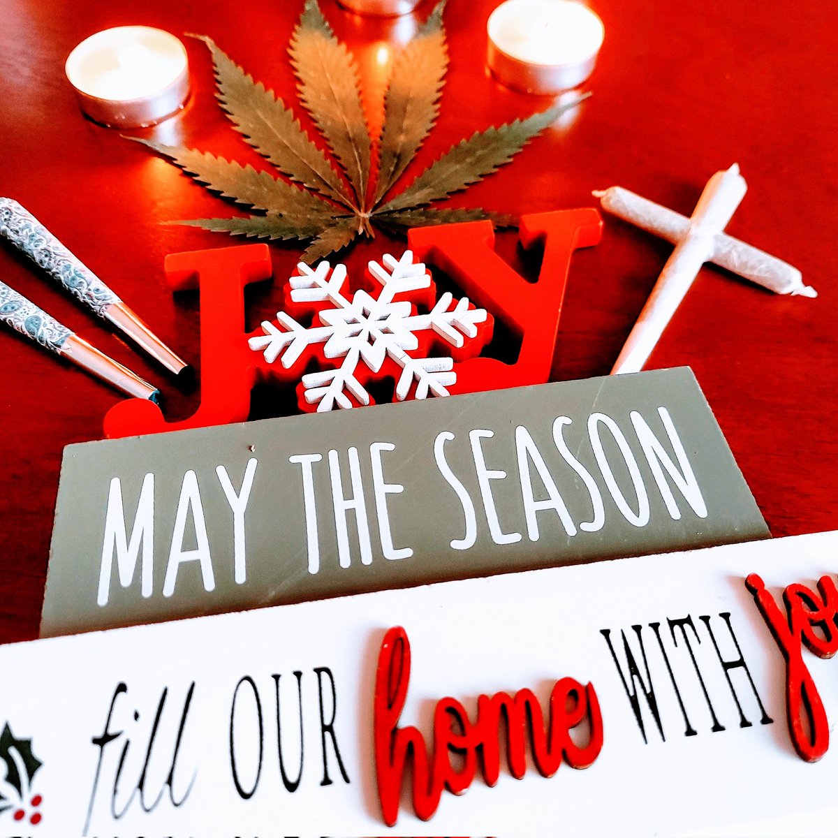 rebeccafletcher's tweet photo. Merry Christmas 🎄 
#CannabisCommunity https://t.co/SR6EbZhVzx