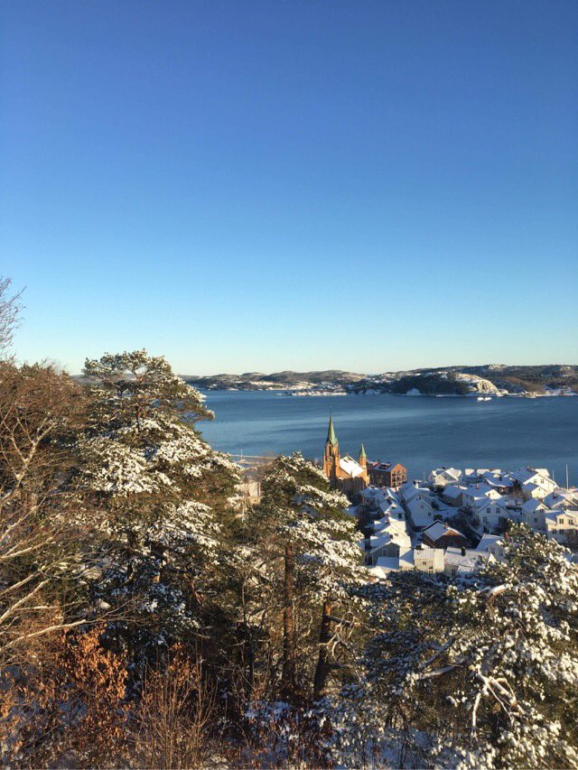 NathOnTheRocks's tweet photo. @LoreneScafaria GOD JUL, Lorene! (That’s Norwegian for Merry Christmas.) 🎄⛄️🤶 Hope you’re well and enjoying the holidays. Here’s Norway yesterday; a town called Kragerø (south of Oslo). Best wishes, N https://t.co/bkjo0LUnbA