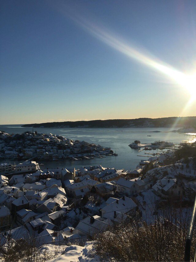 NathOnTheRocks's tweet photo. @LoreneScafaria GOD JUL, Lorene! (That’s Norwegian for Merry Christmas.) 🎄⛄️🤶 Hope you’re well and enjoying the holidays. Here’s Norway yesterday; a town called Kragerø (south of Oslo). Best wishes, N https://t.co/bkjo0LUnbA