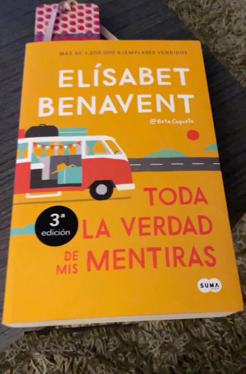 saruca68's tweet photo. Día de Navidad, 9:00 de la mañana y leyendo… se puede estar más enganchada??? Por razones X dejé este libro a medias hace tiempo… ahora he vuelto y no puedo parar… #EngancheMaximo #BetaCoqueta #ElisabetBenabent❤️🔝 https://t.co/p4hxvuFrM6