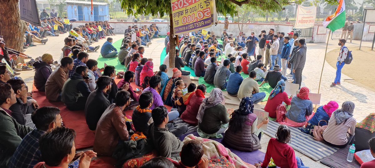 TheUpenYadav's tweet photo. रीट 2021,50000पद करवाने की मांग को लेकर कई दिनों से युवा बेरोजगार धरने पर बैठे हुए 3अभ्यर्थी अनशन पर हैं जिनके स्वास्थ्य में गिरावट आ रही है l
आज फिर धरना स्थल पर जाकर युवा बेरोजगारो से एवं अनशनकारियो से मुलाकात की
मुख्यमंत्री @ashokgehlot51 जी मामले में
जल्द से जल्द संज्ञान लेवे https://t.co/QGq47E3Xwg