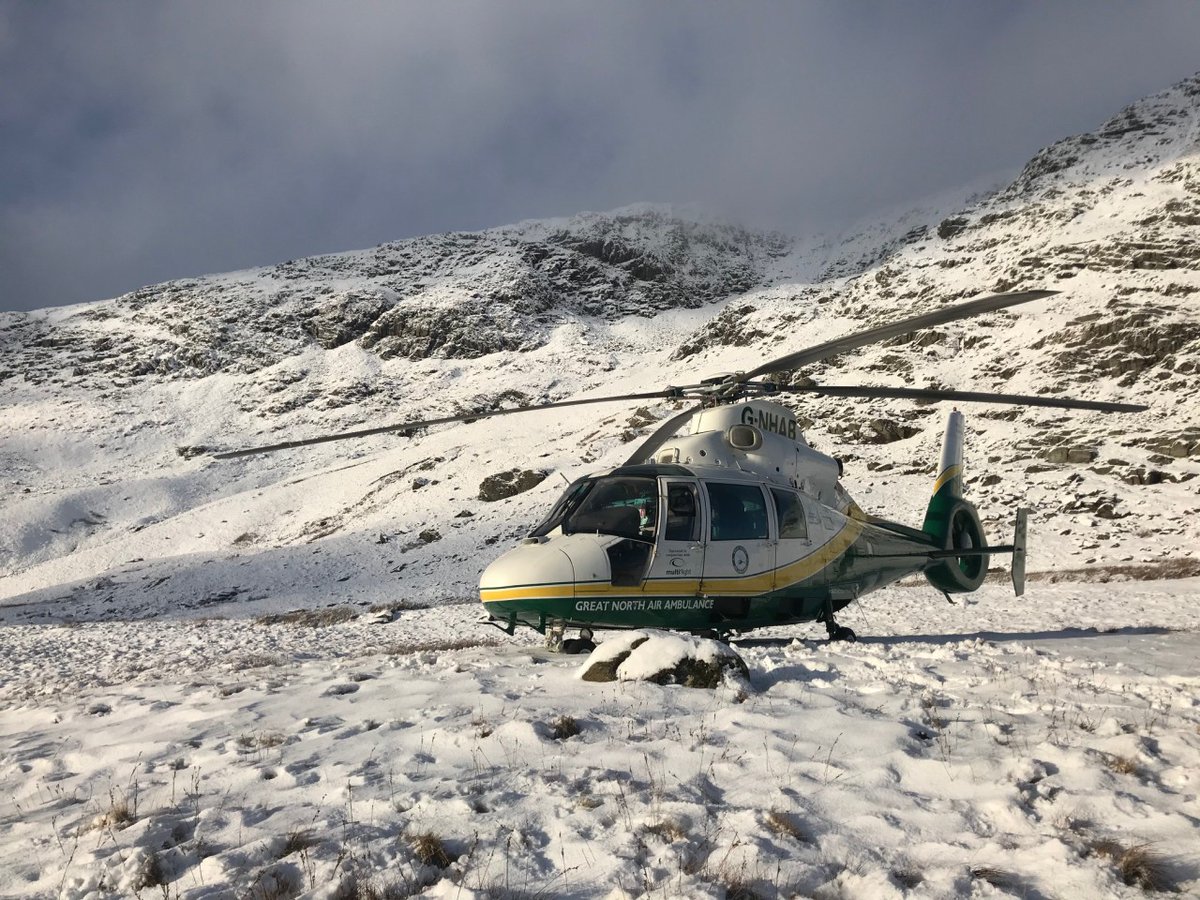 GNairambulance's tweet image. From the whole team at Great North Air Ambulance Service, we hope you have a very merry - and safe - Christmas! 🎅 #Christmas #GNAAS