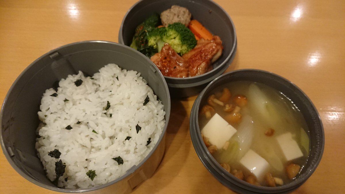 受験生の息子は今日も塾✏️✨ 父として鶏しょうが焼弁当で応援🍱 がんばれ～～😄👍