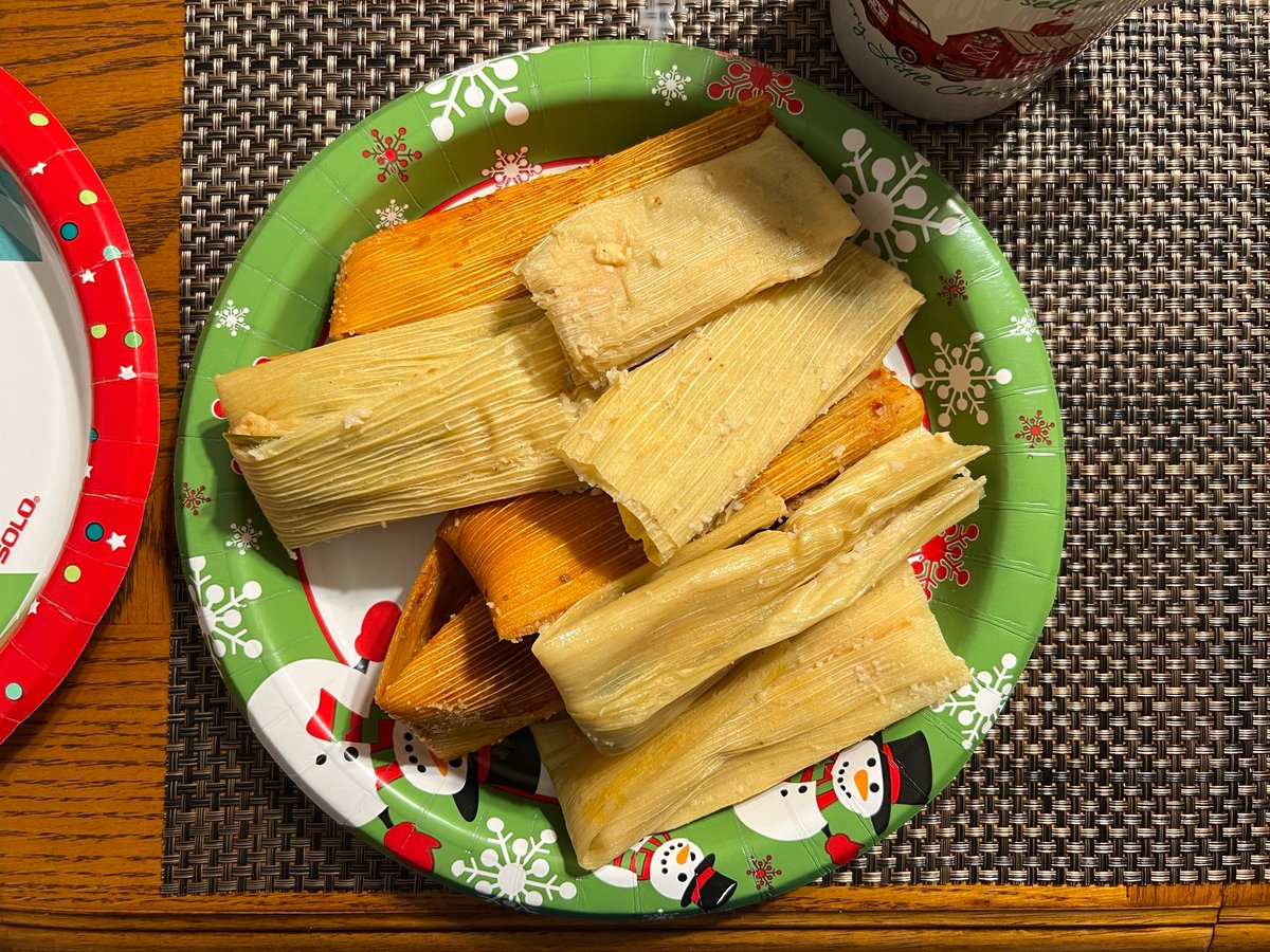 JonTechno's tweet photo. Atole and tamales 🫔 https://t.co/Ogoezp8i7S