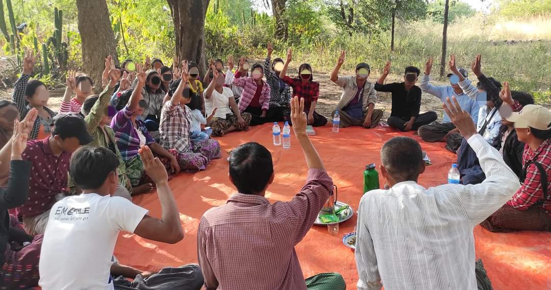 pyae_nu's tweet photo. Basic Education Strike Committee of #Myaing township and local residents jointly held anti-coup strike today .

#WarCrimesOfJunta 
#BurntAliveByJunta
#WhatsHappeningInMyanmar 
 https://t.co/pQ3T57YIOC
