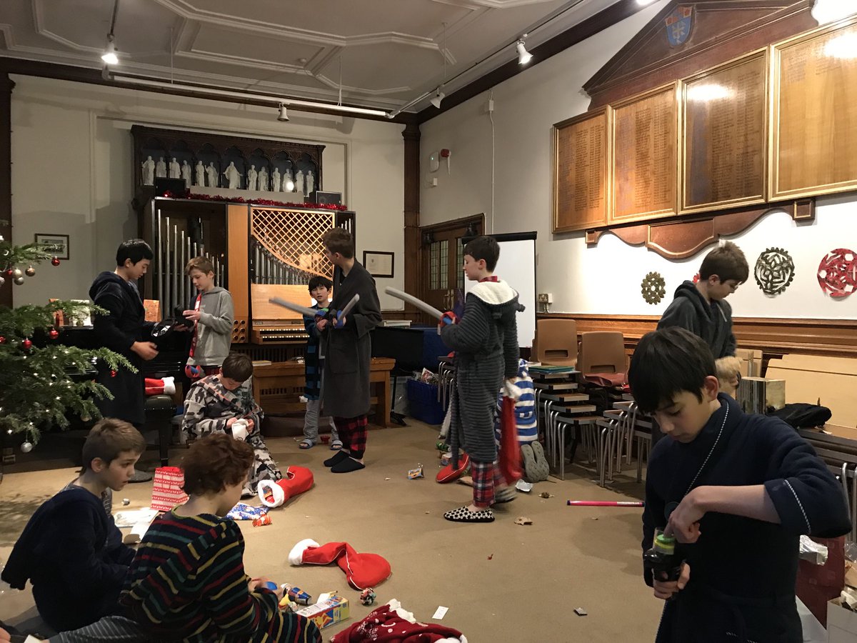 WACSHEAD's tweet photo. Christmas morning at WACS. Thank you Father Christmas for the foam swords!! Merry Christmas from the Choristers of Westminster Abbey. ⁦@wabbey⁩ ⁦@WAbbeyChoirSch⁩ ⁦@WAbbeyChoir⁩ ⁦@CSAChoir⁩ https://t.co/YwAFyVs8hm