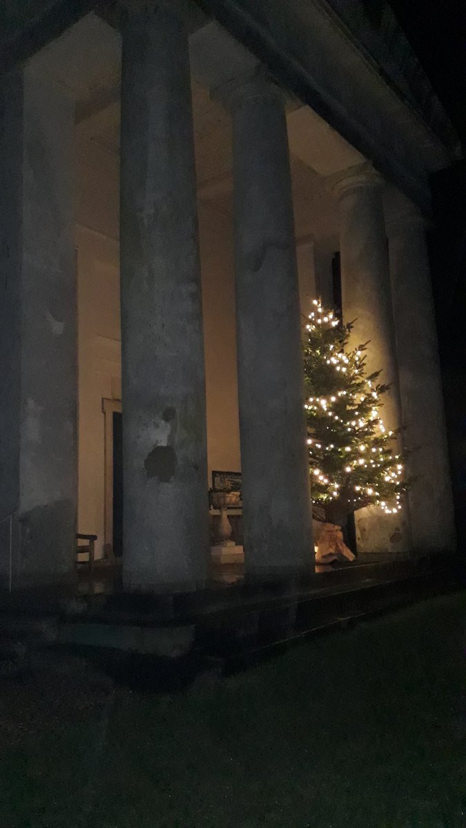 Had such fun last night playing the chamber organ (and singing the descants at the same time - including Sing Choirs of Angels) in this lovely church for their Midnight Service last night
🎶🏛🎶

This Yuletide, I wish you all a joyous and peaceful celebration, filled with love
💖