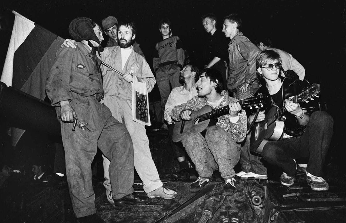 Cobra_FX_'s tweet photo. Il y a 30 ans aujourd’hui, s’effondrait l’union des républiques socialistes.
#ussrfall https://t.co/5GaJnHTJhi