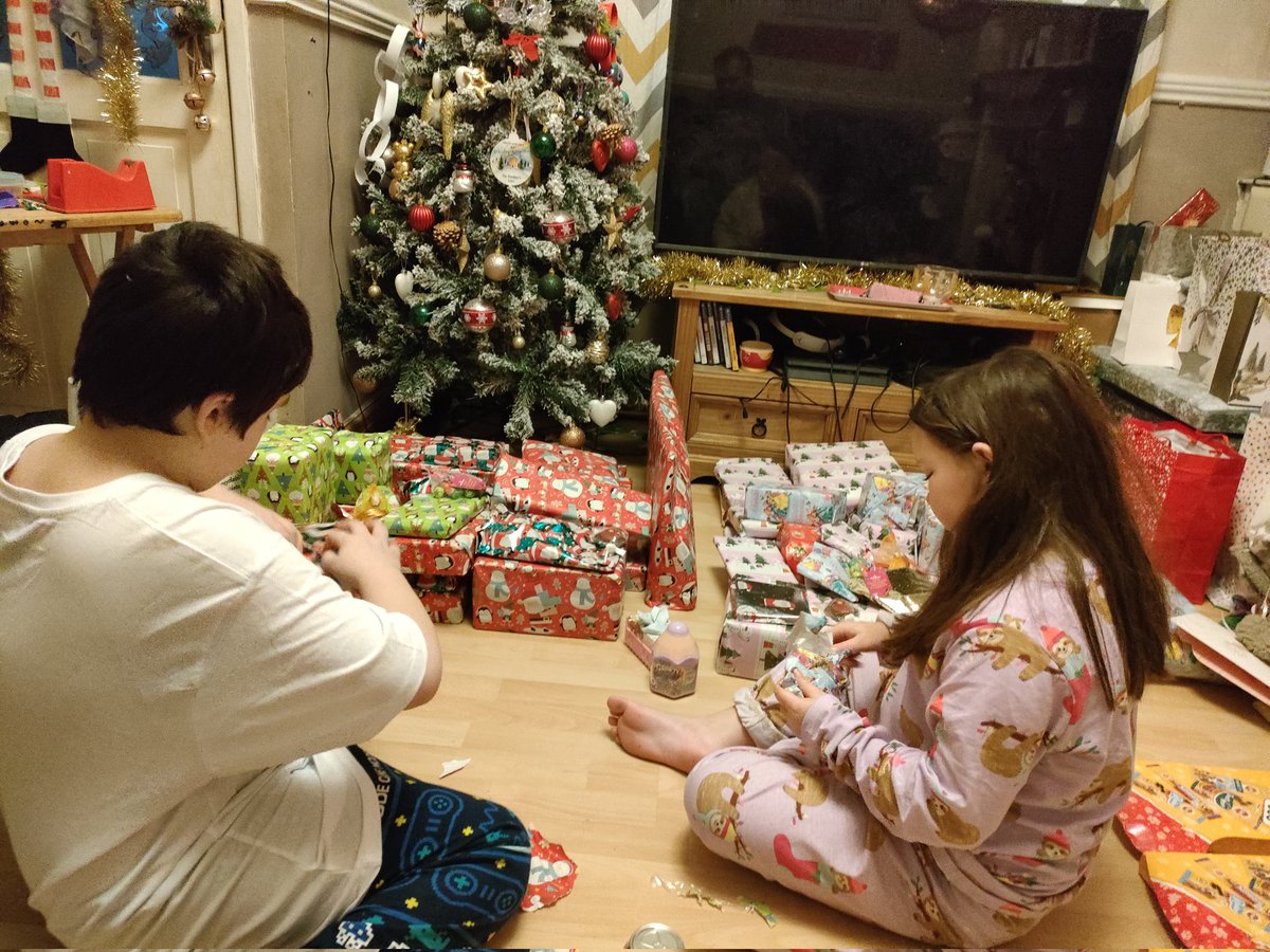 ashbuck1724's tweet photo. @LindenRDPoplar @LindenRoad Merry Christmas https://t.co/RpWVI6SbUI