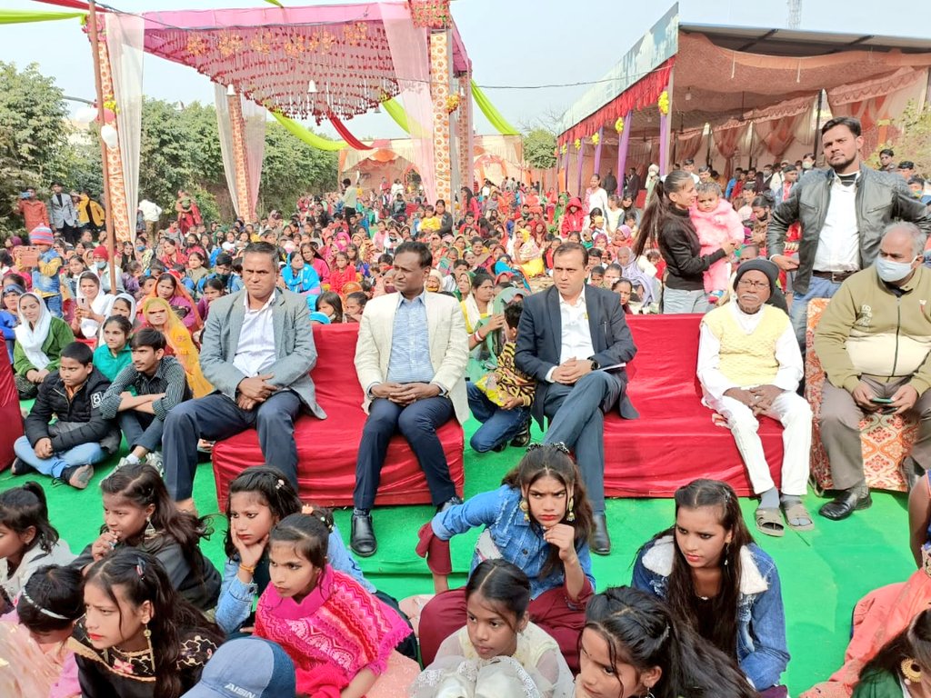Dr_Uditraj's tweet photo. उत्तर पश्चिम दिल्ली लोकसभा के बेगमपुर में "क्रिसमस डे" के अवसर पर आयोजित कार्यक्रम में मुख्य अतिथि के रूप में जनसभा को सम्बोधित किया ।
#christmastime #christmaseve https://t.co/U08S5rZKjE