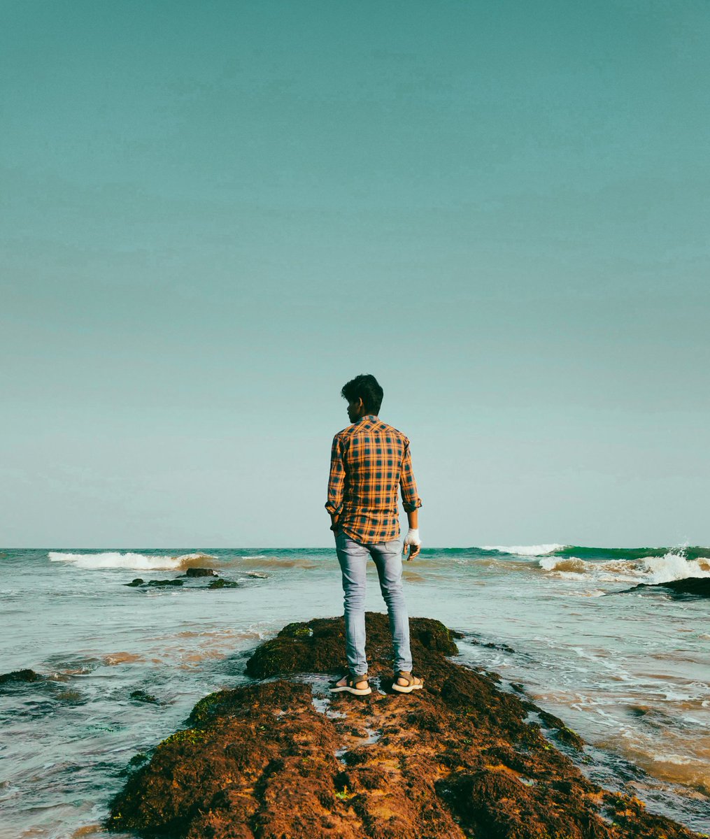 VoiceOfWolfPSC's tweet photo. For crores of questions, crores of tangles, crores of disasters, The sea says the same thing to all of them Do not accept defeat without a fight

#lostinthoughts #sea #solitude #alone #myself #nevergiveup #seawaves #memyselfandi #voiceofwolf  #bheemli https://t.co/OSg1gH5vZD