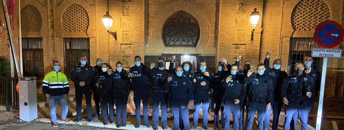 Ayer #Nochebuena y hoy #Navidad cubrieron turnos los funcionarios municipales que siempre están ahí: 👮🏻‍♀️👮🏻‍♂️. Nuestro reconocimiento es para sus familias, servir a todos implica no poder estar con ellas. #24h #YoNoTeletrabajo