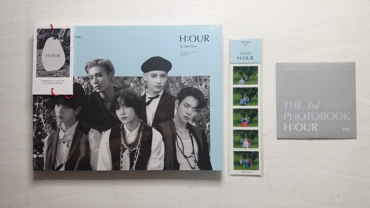 CrypopPH's tweet photo. #CrypopPHOnHand 🎄🎄
WTS LFB TXT 3RD H:OUR PHOTOBOOK

all PCs - 250
hueningkai accordion book - 220

Sold as set only:
3rd PB in Suncheon (sealed w/ bookmark &amp; making dvd) - 650
extended version PB (sealed w/dvd) - 550

-payo/3 days

reply or dm to claim!💌
taehyun soobin beomgyu https://t.co/jlmA66zZx4
