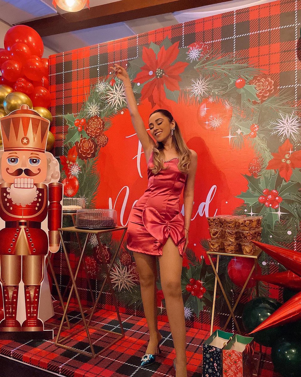 carolinaross's tweet photo. Feliz navidad, familia 🥺🎄 de corazón espero que todos tengan una navidad llena de sonrisas, muchos abrazos, amor incondicional, unidad familiar, salud, comida y un hogar. 🙏❤️ https://t.co/MoxxZeCaZS
