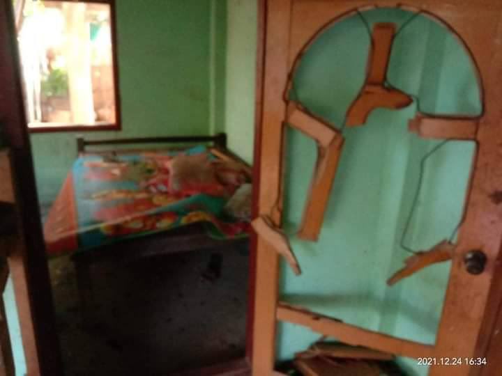 LinYaung3's tweet photo. SAC terrorists stationed in BanBwe village, Yinmarpin Tsp, destroyed houses, killed livestocks, looted properties &amp; left on Dec 24 evening. #PropagandaOfWorld  #Dec25Coup   #WhatsHappeningInMyanmar https://t.co/QS8soGbVZa