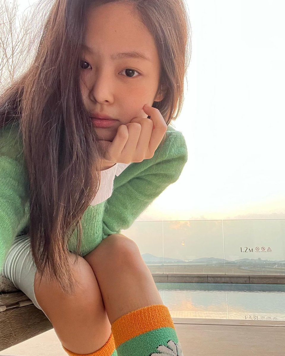 blackpinkcuteee's tweet photo. Jennie đang tận hưởng đêm giáng sinh tuyệt vời nè nhìn bảo bối vui cũng vui theo 🎄💕
-IG-
#JENNIE #BLACKPINK https://t.co/hVQG0S7mqU