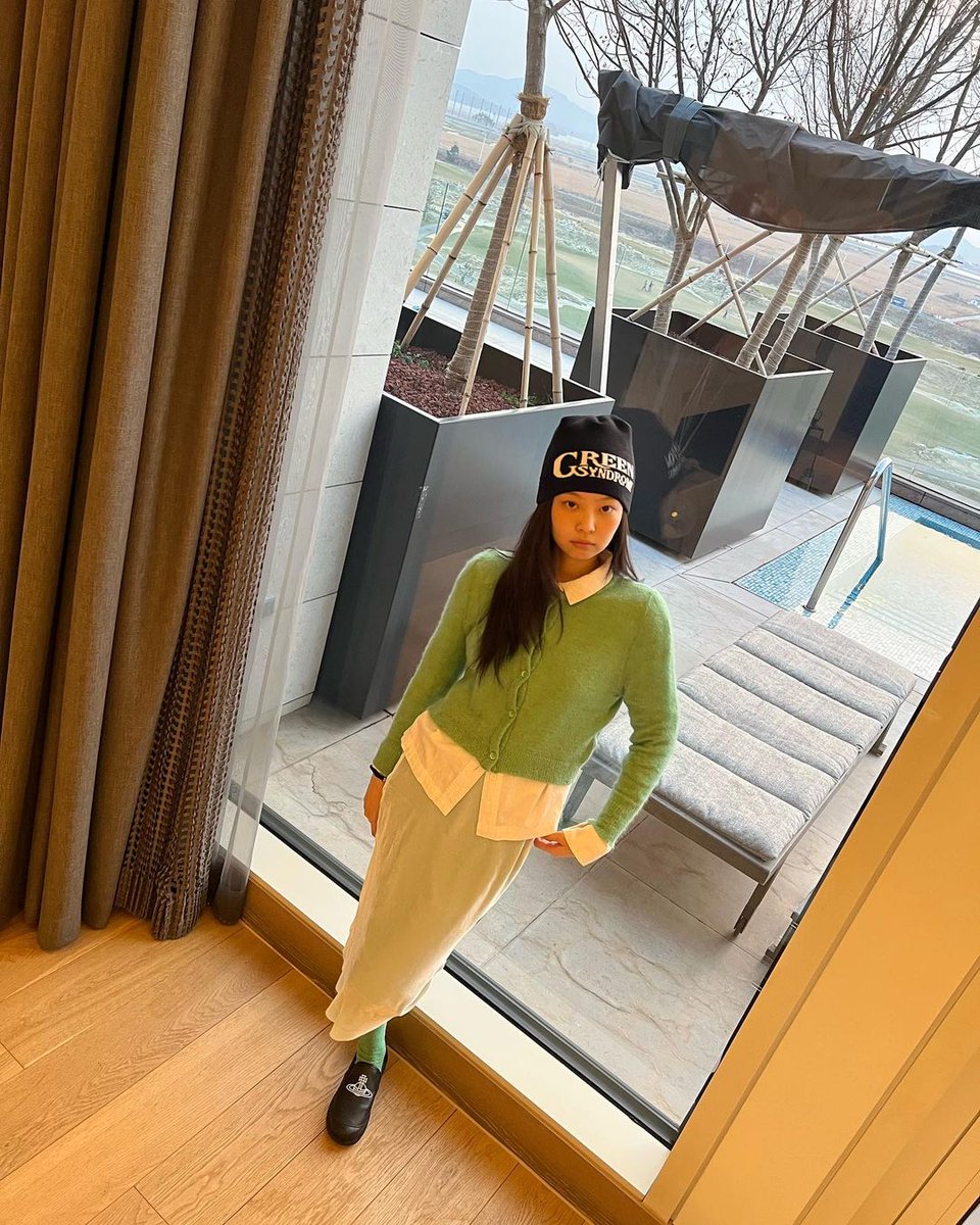 blackpinkcuteee's tweet photo. Jennie đang tận hưởng đêm giáng sinh tuyệt vời nè nhìn bảo bối vui cũng vui theo 🎄💕
-IG-
#JENNIE #BLACKPINK https://t.co/hVQG0S7mqU