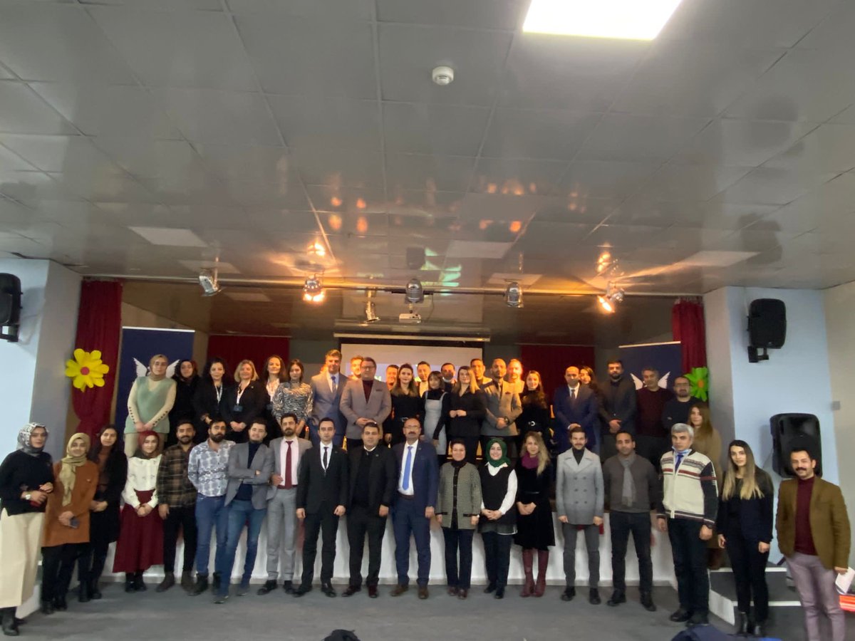 Van’da yeni kampüs lansmanımızı tamamladık. Türkiye’mizin her köşesinde eğitim yatırımlarına devam ediyoruz. Hayırlı olmasını diliyorum. <a href="/akpinar_serhat/">Serhat AKPINAR</a> <a href="/CambazogluDilek/">Dilek Cambazoğlu</a>