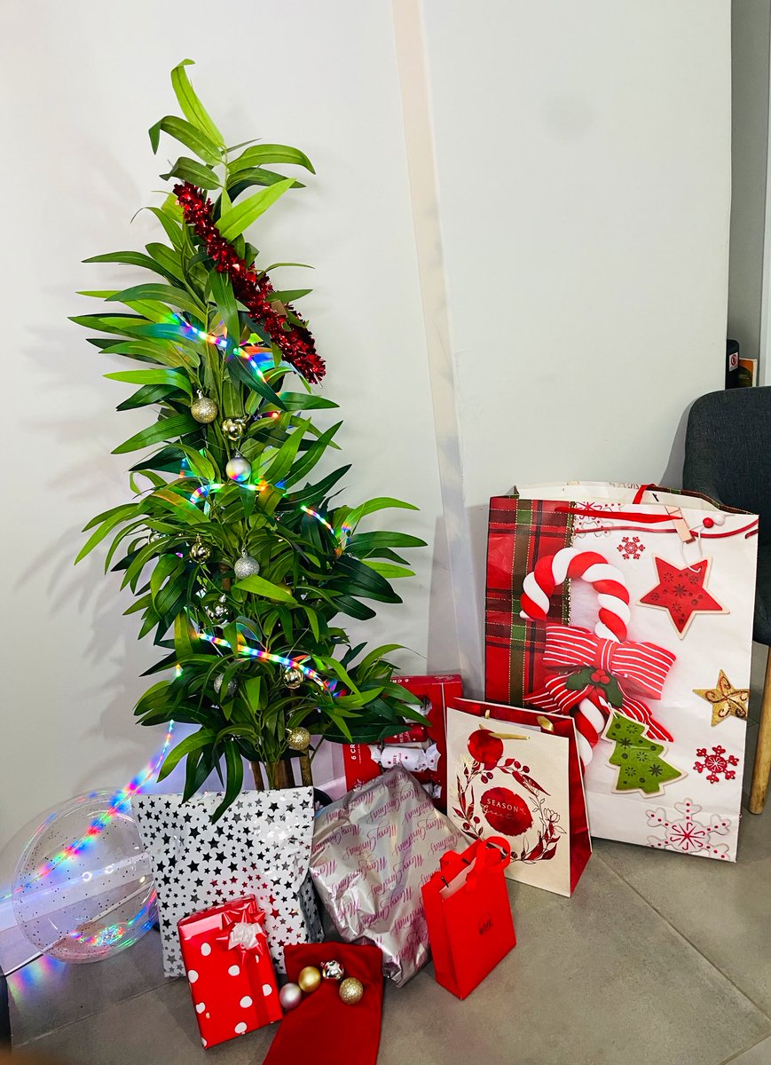 _VutiviM's tweet image. #Merry Christmas from our little family to yours.
#Thedlaminis
#ourfirstchristmas 
 #MerryChristmas