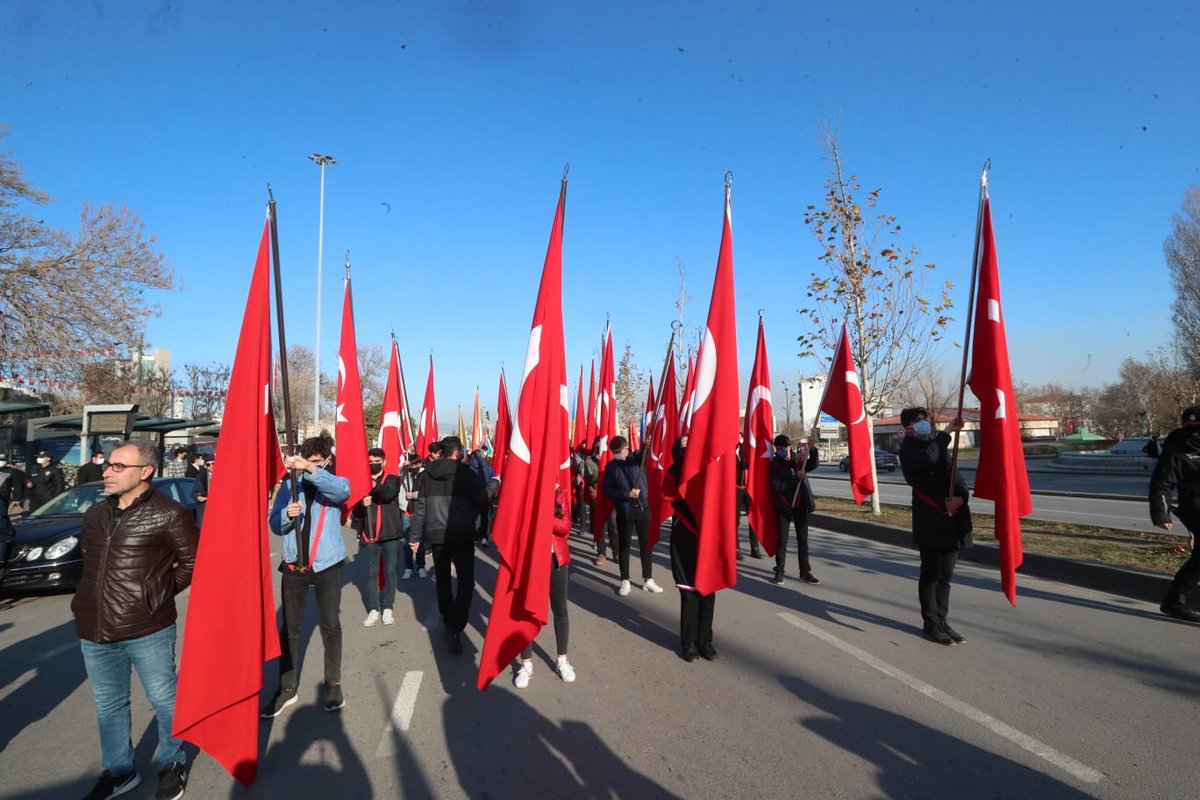 mtahmazoglu's tweet photo. “İşte bugün, o gündür vatandaşlar!
Bugün dinmiş gözlerde akan yaşlar;”🇹🇷

Vatanı uğruna "can feda" demiş 6 bin 317 şehidimizin aziz hatırasıyla yürüdük ve şehitlik anıtımızı ziyaret ettik. 

#25Aralık #Bu100denGaziantep https://t.co/dCd6K7os51