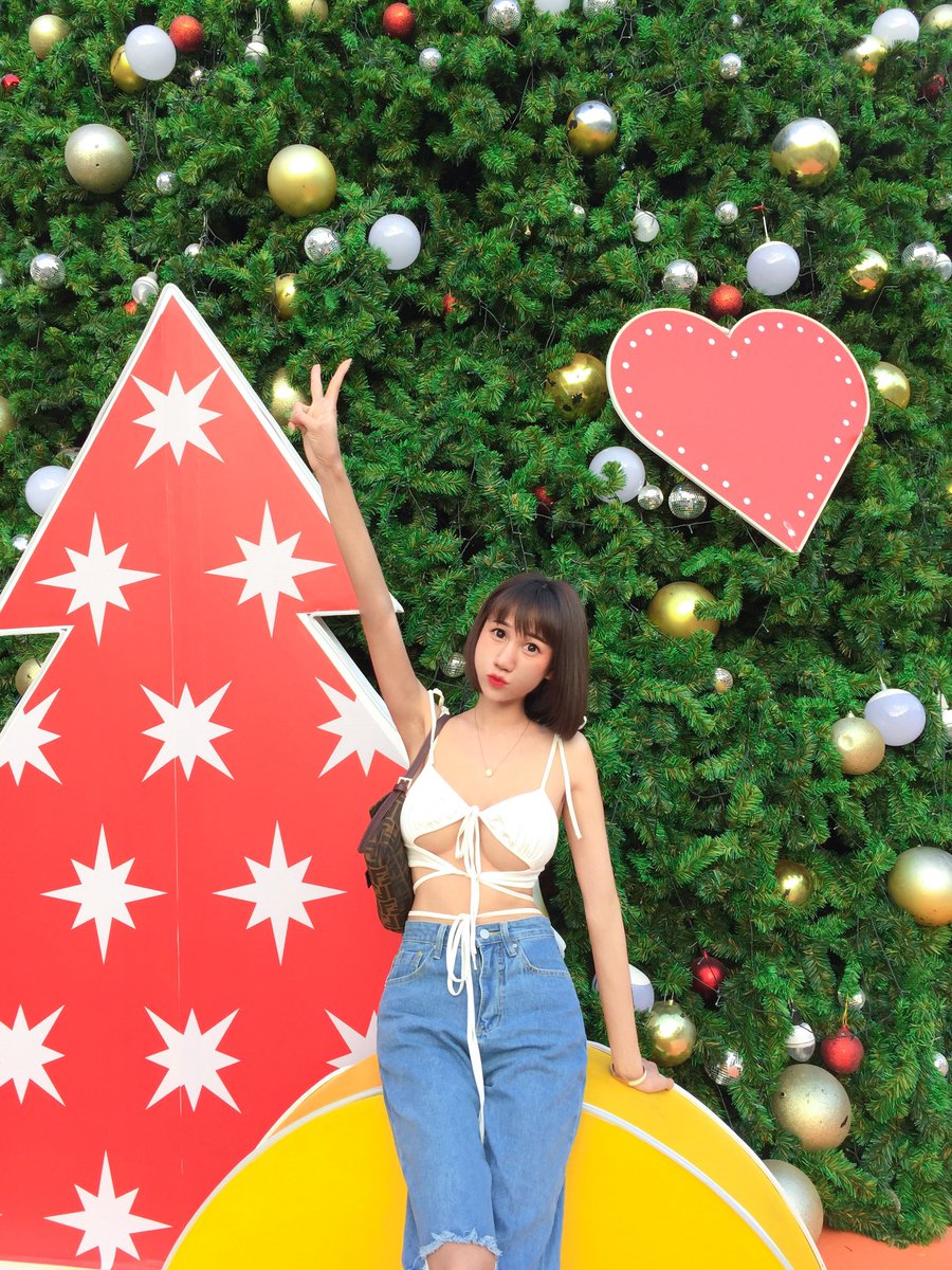 BabyMeena7's tweet photo. Merry christmas 🎄
#ลําปาง #สาวสองลำปาง #รีทวิตให้ด้วยน้า https://t.co/t6YnJXXLEY