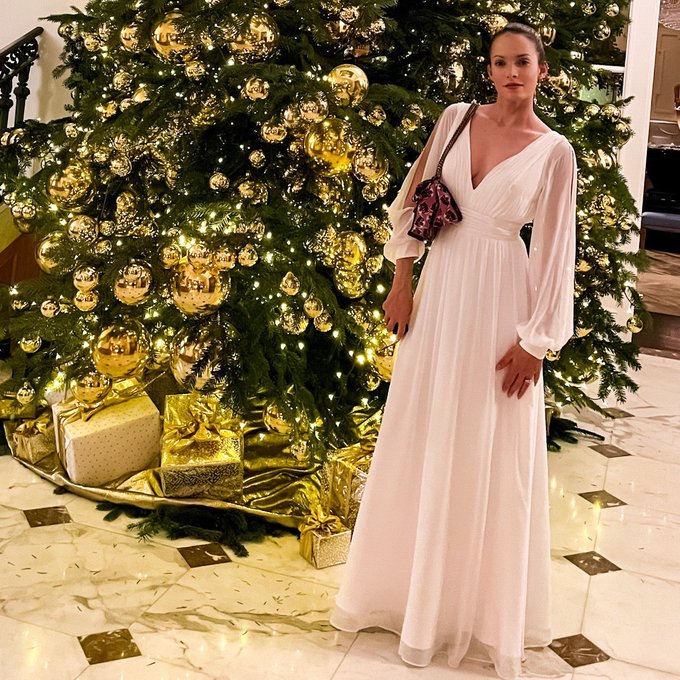 Merry Christmas &amp; Happy Holidays 🎄Celebrate like there is no tomorrow - all the best to you and your<a href="/tag/relax"class="tags"><span>#relax</span></a><a href="/tag/joy"class="tags"><span>#joy</span></a><a href="/tag/celebration"class="tags"><span>#celebration</span></a><a href="/tag/bosslady"class="tags"><span>#bosslady</span></a><a href="/tag/holidayseason"class="tags"><span>#holidayseason</span></a>