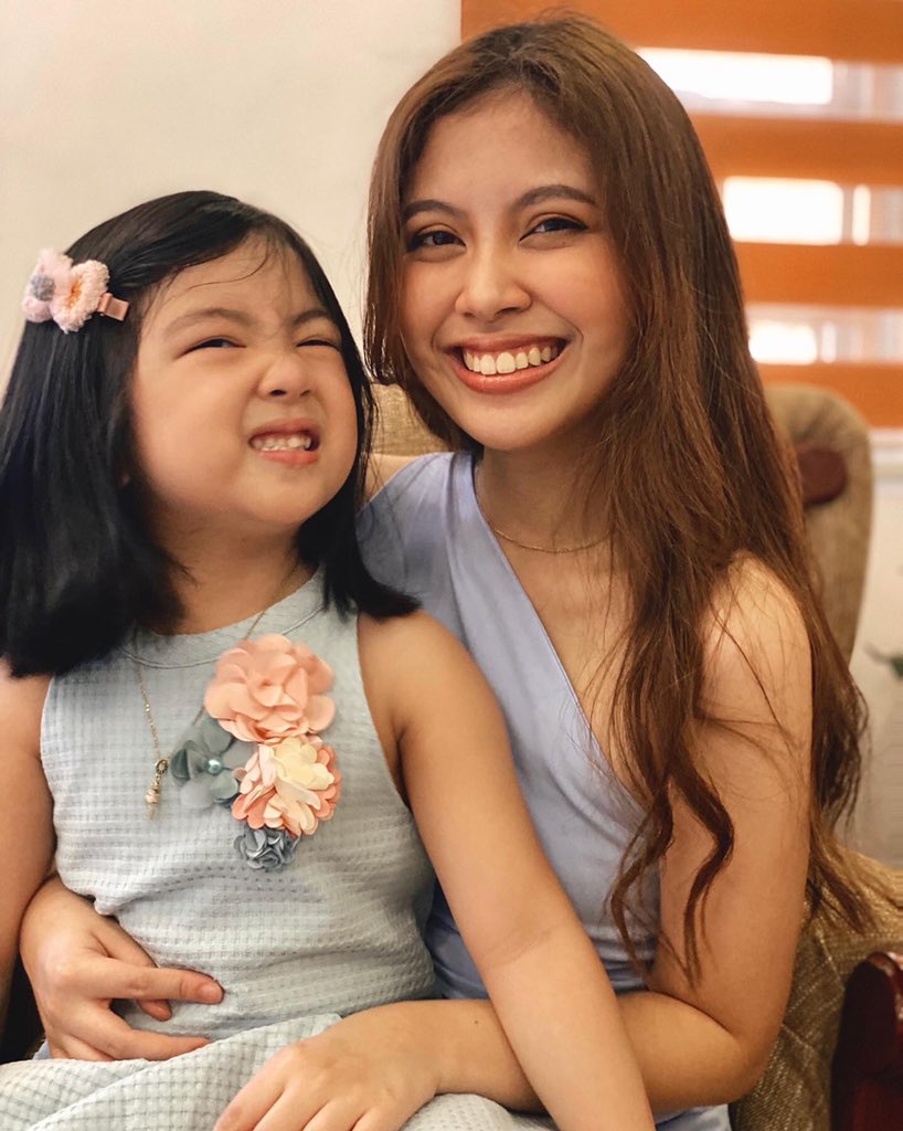 iamikapajares's tweet photo. merry Christmas from me and baby Belle 🥳🎄 https://t.co/qvzxluH2Zh