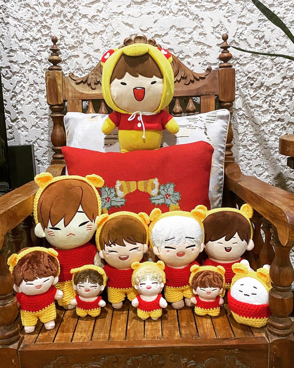 lawyergyu's tweet photo. The Pooh Gyu tree wishes you a very merry Christmas! https://t.co/CdK9rbV9Qi