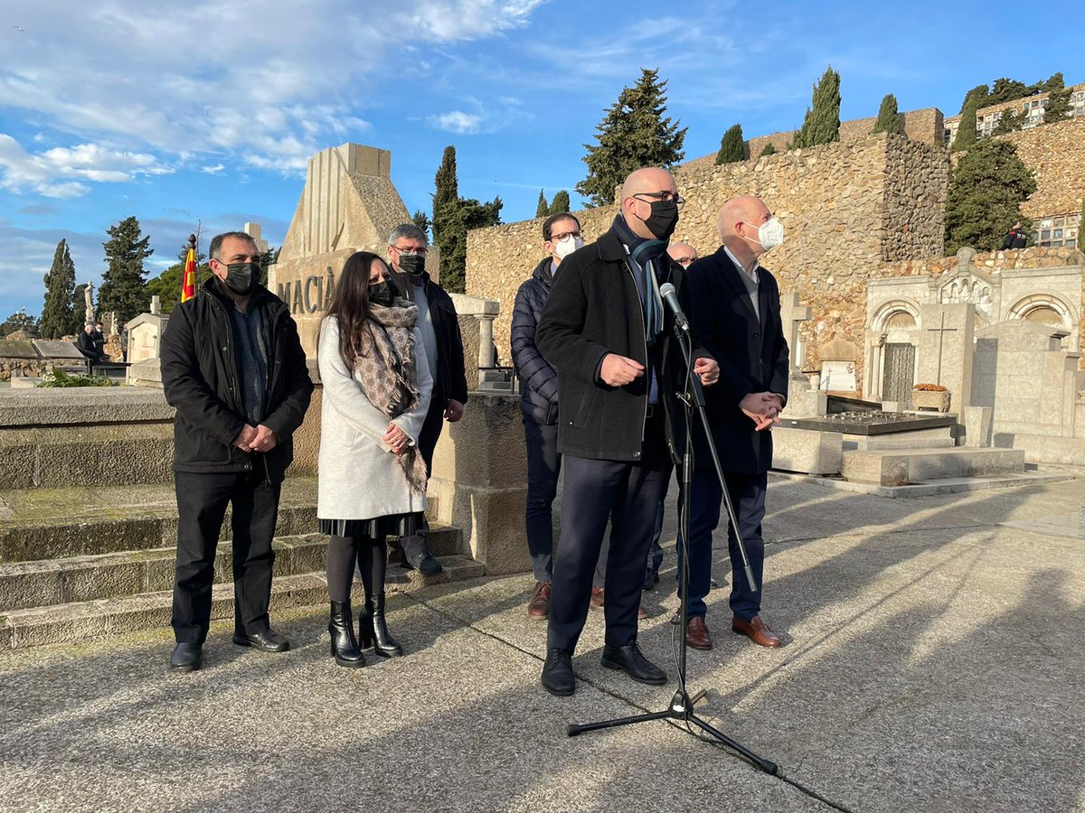 Pdemocratacat's tweet photo. 🗣️El secretari d'Organització @GenisBoadella: "Avui retem homenatge al President #Macià: va ser un exemple tant d'ideals irrenunciables com de pragmatisme al servei dels seus conciutadans". https://t.co/ftr9PElgjj