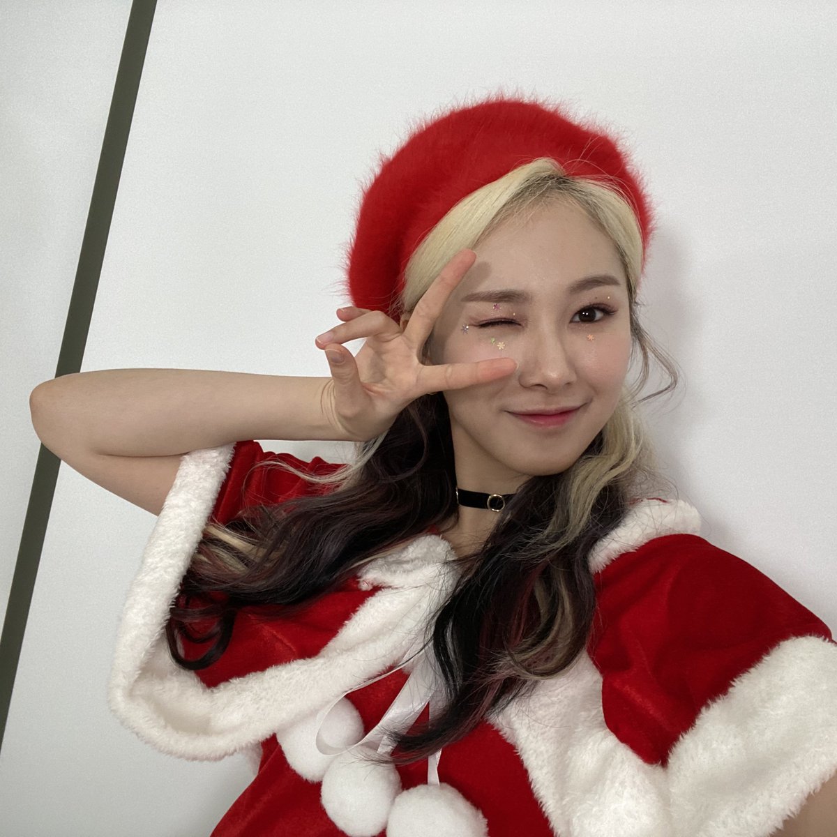 everglowkr's tweet photo. 211225 fancafe update
#MIA / Forever~~!!!!💕
It's Christmas!!!!
I hope you have a happy warm Christmas and spend this precious time together with your precious people!!!💕
🔗 https://t.co/2anvK54Ut1
#에버글로우 #EVERGLOW #미아 https://t.co/3aOWYKLWOS