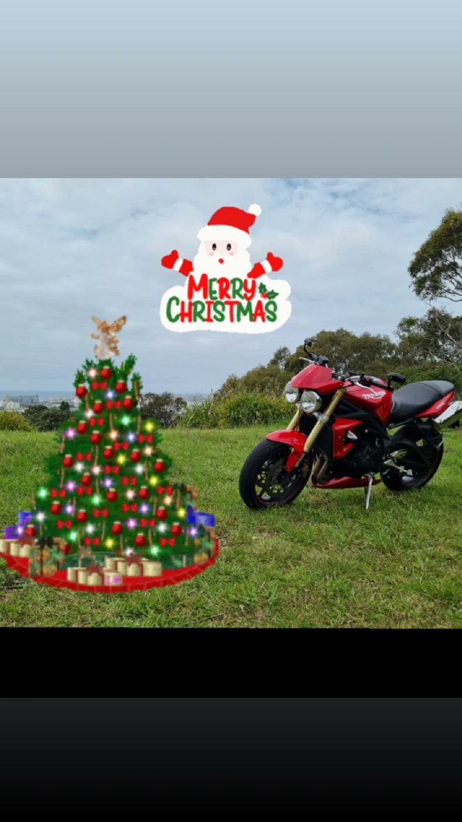 From my family to yours, have a very Merry Christmas, be safe and be kind to one another ✌🎄 
#merrychristmas
A special shout out to @citycoastmotorcycles for supporting me and allowing me to ride and create 🙏
#citycoastmotorcycles #franktriplemoto #merrychristmas