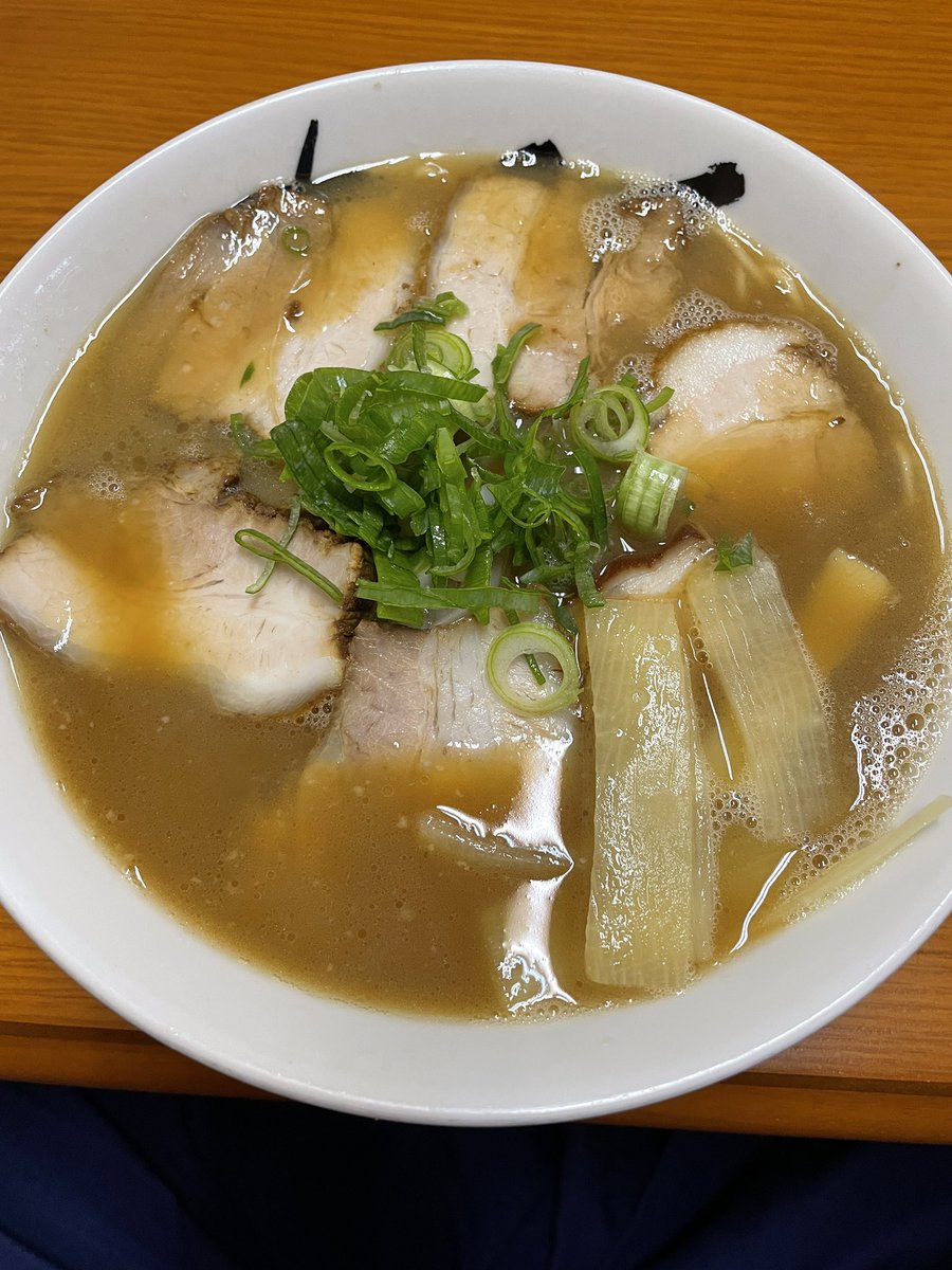 _ATS52gk's tweet photo. 今日ランチ😋
何かと最近いそがしく、昼休みすらろくにとれなかった💦久しぶりにラーメンを食す🍜 

大河のラーメン
チャーシューメン小 ¥800

美味し😋

ごちそうさまでした🎶

#ランチ
#中華そば
#大河
#ラーメンは美味い https://t.co/M2T4QJgRb3