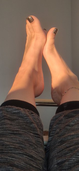 Merry Christmas 🥰☃️ Now who is ready to suck on my toes? https://t.co/rqzRGqAnOy<a href="/tag/mvsales"class="tags"><span>#mvsales</span></a>