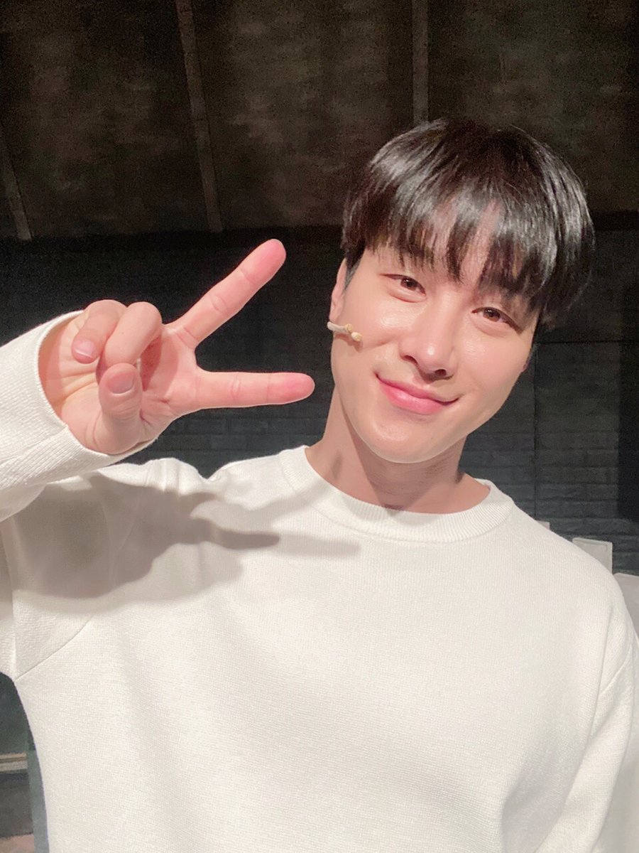 muweddingplayer's tweet photo. 뮤지컬 [#웨딩플레이어] 시강지원의 막공 인사1

"마지막 공연까지 최선을 다해서, 한마디 한마디 진심을 다해서 연기하도록 하겠습니다."

12월 25일 #이시강 지원의 마지막 공연이 곧 시작됩니다.
많은 응원 부탁드립니다.

#시강지원은_행복을_주고_우린_행복을_얻겠구나 https://t.co/5zlGxvPcjS