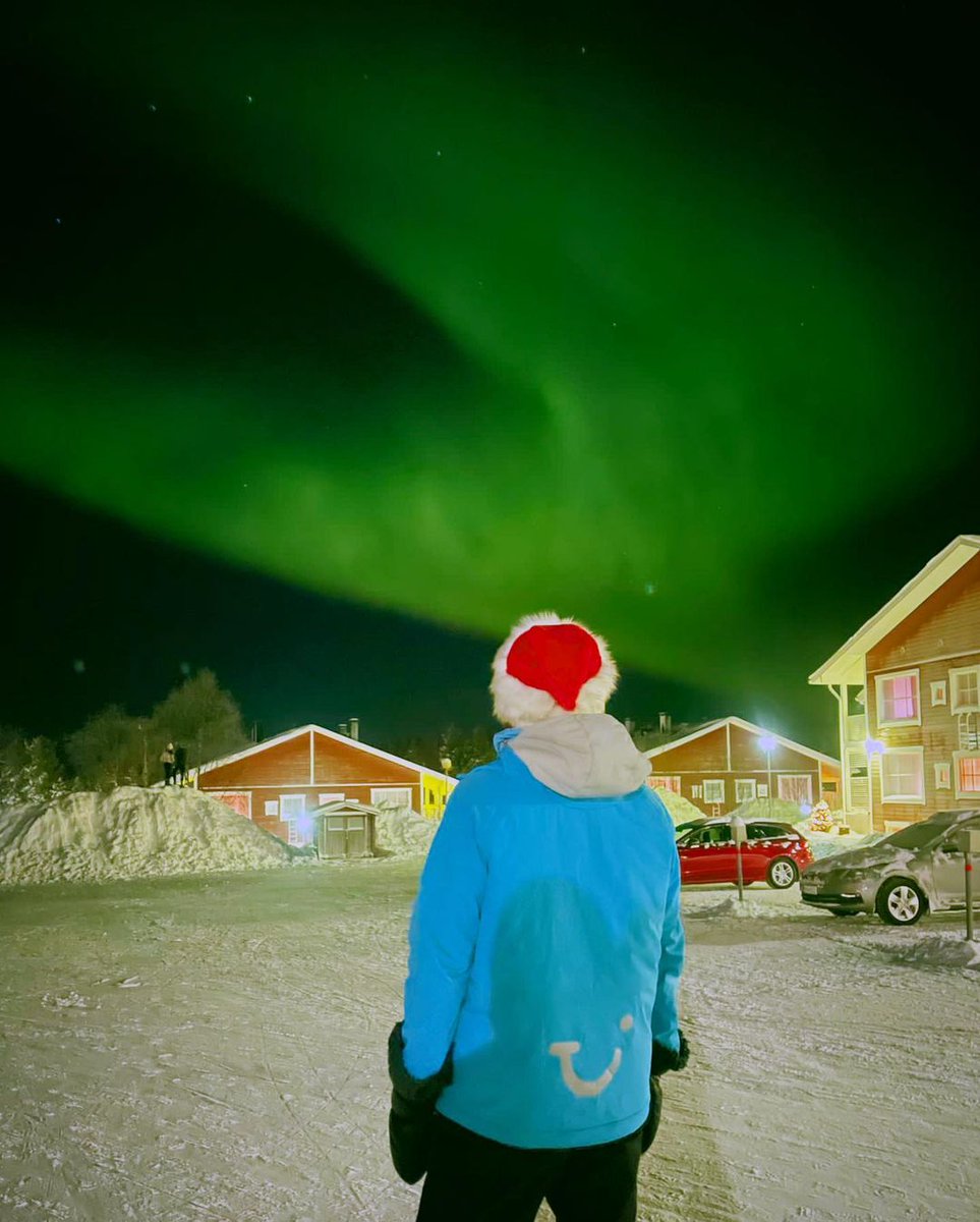 TUIUK's tweet photo. Merry Christmas from all of us here at TUI 💙 Thank you for sticking with us through another tough year. Here’s to seeing more of the world in 2022 ✈️ PS. If you squint hard enough, you can just about see Santa’s sleigh leaving the North Pole... https://t.co/uMQFQUCK2f