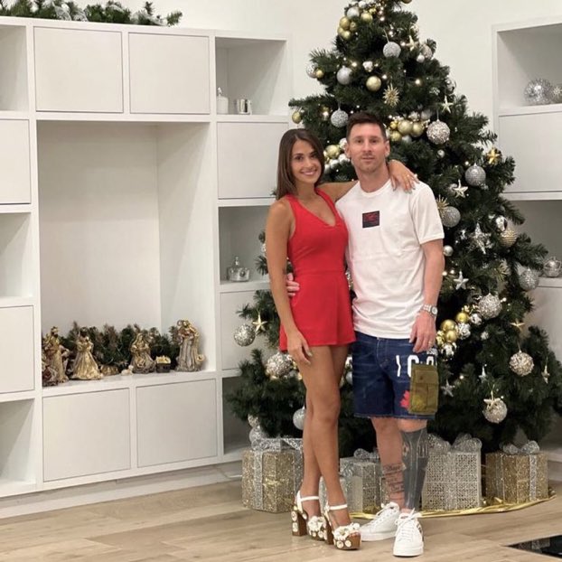 ManuHeredia21's tweet image. El árbol de Messi y el árbol de Cristiano 🎄