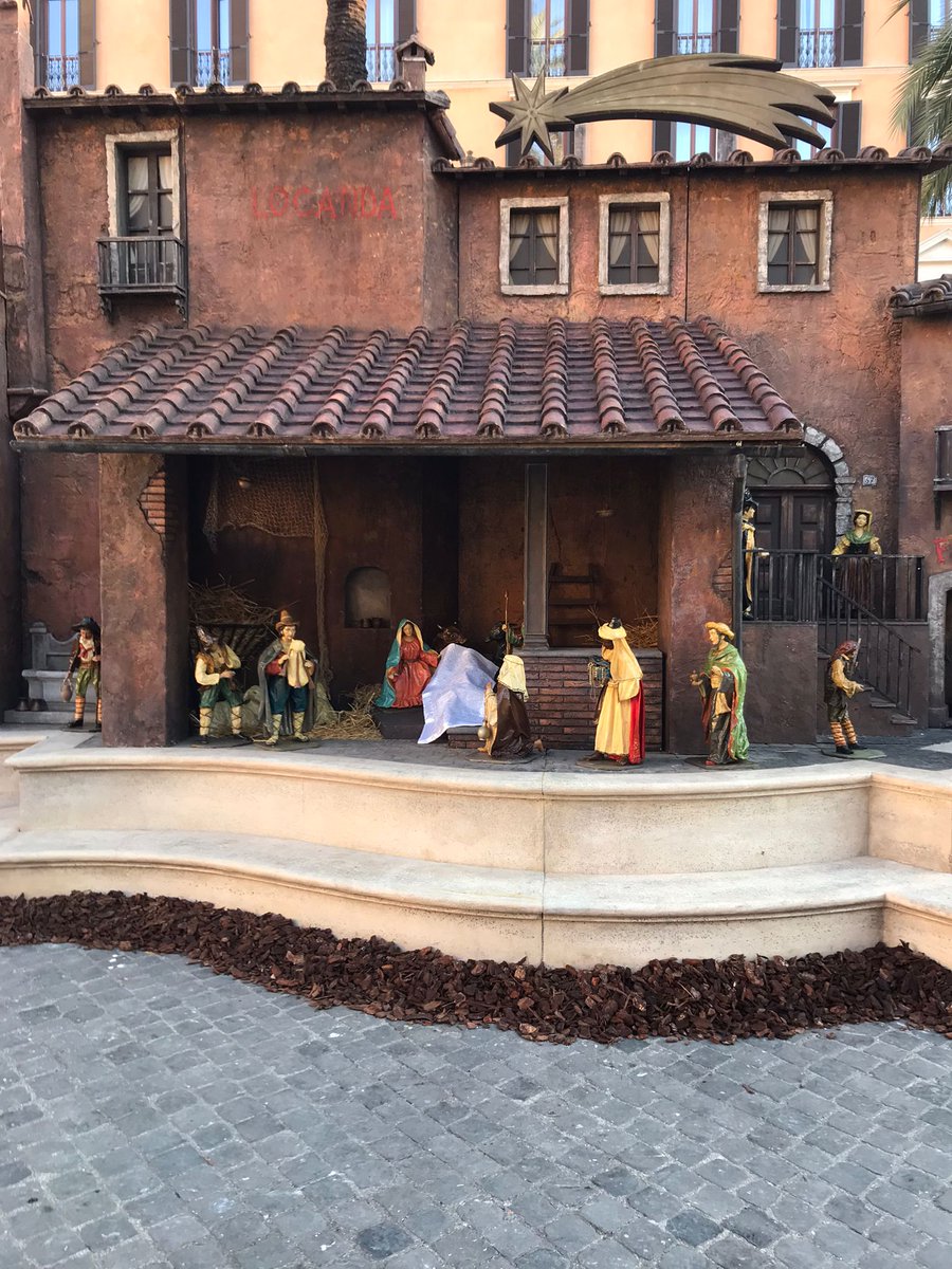Sovrintendenza's tweet photo. Auguri di buon Natale! Da alcuni giorni in piazza di Spagna è possibile ammirare il tradizionale presepe artistico "pinelliano", ricostruzione fedele (1986-8) dell'originale realizzato dal Comune di Roma nel 1965. https://t.co/1ORsia2GT6