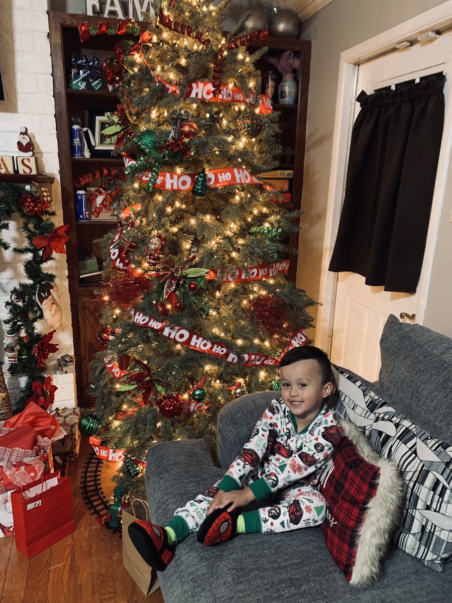 PaizPatrick24's tweet photo. Merry Christmas to my beautiful fiancée another one down and many more to come ❤️ te quiero mucho amor thank you for being such a blessing in my life ❤️💕 I don’t know what I’d do without you and Benito https://t.co/R0v9fEZuvU