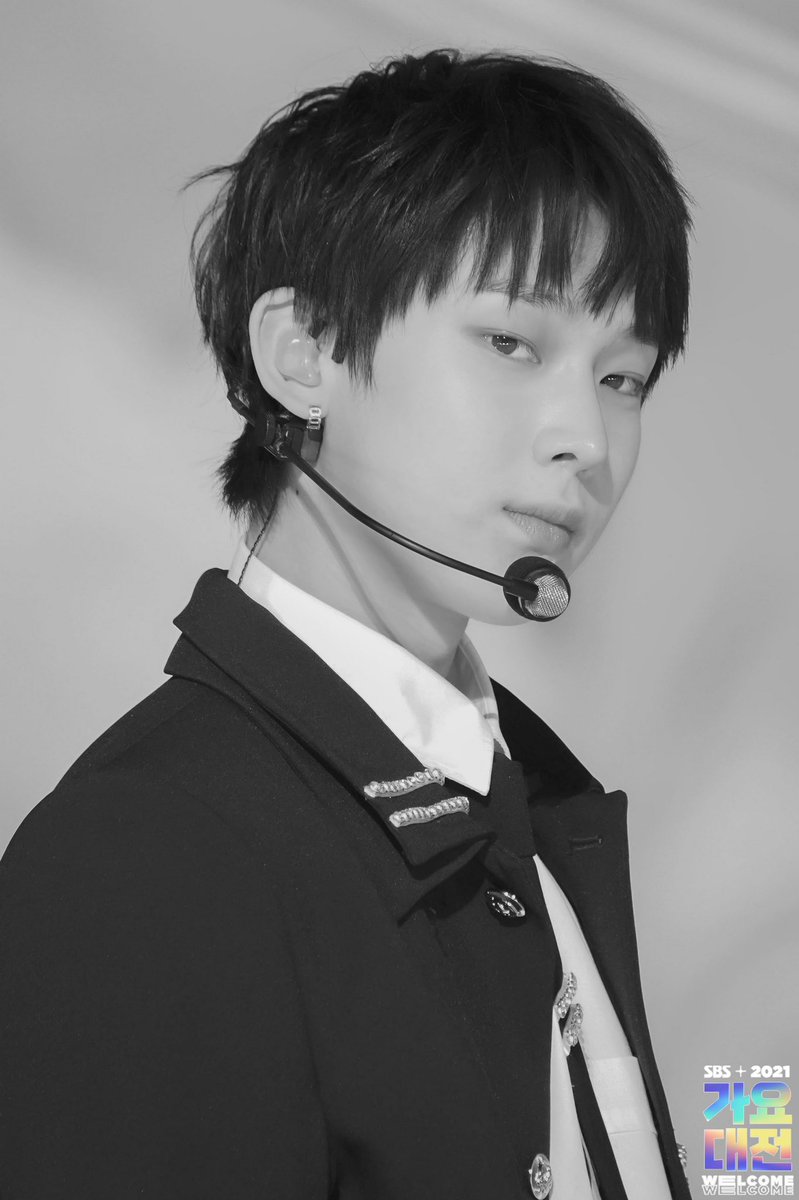 ksnchoco's tweet photo. hear me out, saw this on tl but #WINTER and #SUNOO being the only artists with black and white pics (atm) from sbs, what if they are the next The Show or Inkigayo MCs 🧍🏽‍♀️ https://t.co/JQDzJyfPTf