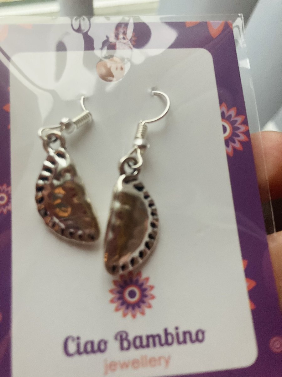 FunnySuzyB's tweet image. Nothing says Christmas like Pasty earrings and Kim Tate about to whack Chris with a paperweight! #MerryChristmas #pressies #emmerdale #Plymouth