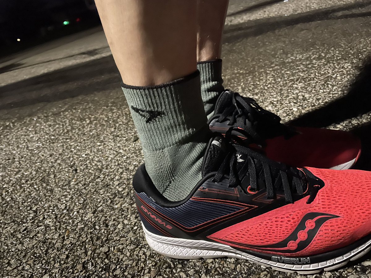 HenryHoward's tweet photo. 10 very merry rainy miles. Thankful for my @drymaxsocks that quickly dried my feet. Have an amazing day and #MerryChristmas #runner friends.
#runchat #ultratraining #findjoy #drymax #drymaxsocks https://t.co/8ynYEznqxz