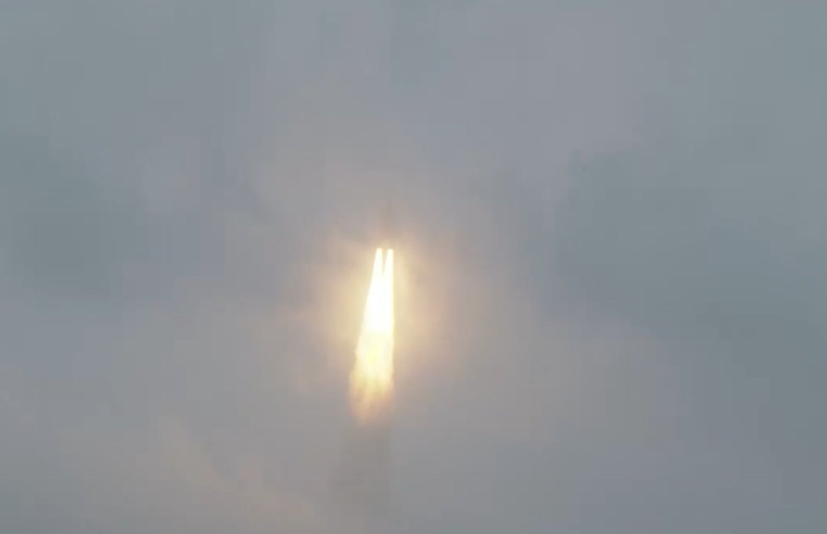 ESA_Webb's tweet photo. Liftoff! #WebbFliesAriane #Webb #VA456 https://t.co/f2jipuCaNV