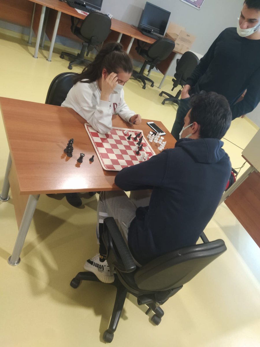 <a href="/tsfsile/">TsfŞile</a>
 Şile Belnet Şubesinde Işık Üniverstesi     
 Satranç Klubü öğrencilerimizle Eğitimlerimiz devam ediyor.